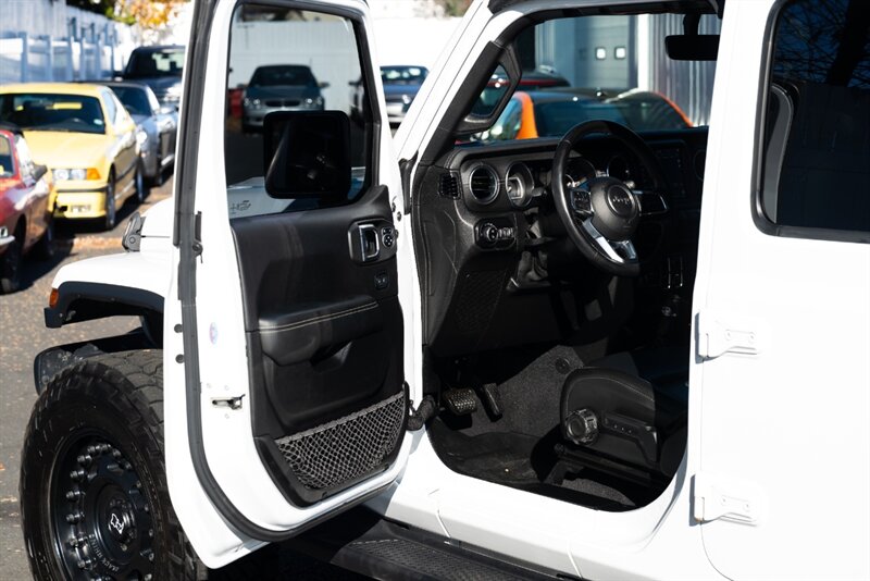 2020 Jeep Gladiator Overland   - Photo 14 - Neptune City, NJ 07753