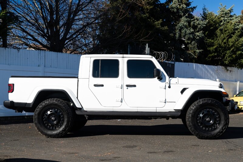 2020 Jeep Gladiator Overland   - Photo 6 - Neptune City, NJ 07753