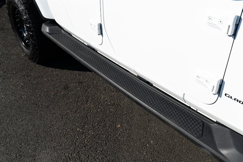 2020 Jeep Gladiator Overland   - Photo 35 - Neptune City, NJ 07753