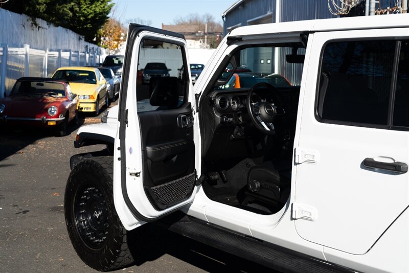 2020 Jeep Gladiator Overland   - Photo 15 - Neptune City, NJ 07753