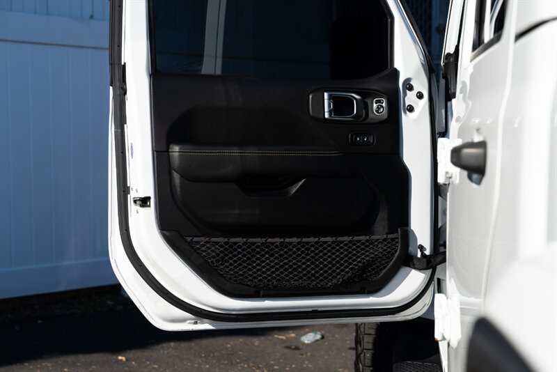 2020 Jeep Gladiator Overland   - Photo 16 - Neptune City, NJ 07753