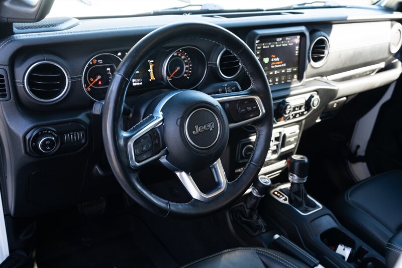 2020 Jeep Gladiator Overland   - Photo 11 - Neptune City, NJ 07753