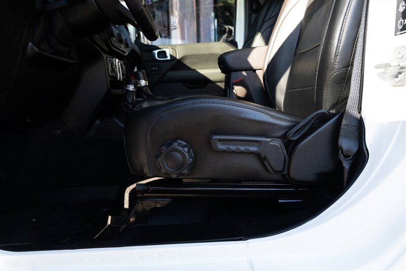 2020 Jeep Gladiator Overland   - Photo 17 - Neptune City, NJ 07753