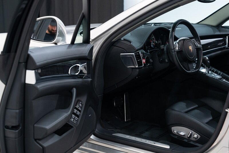 2011 Porsche Panamera 4S   - Photo 12 - Neptune City, NJ 07753