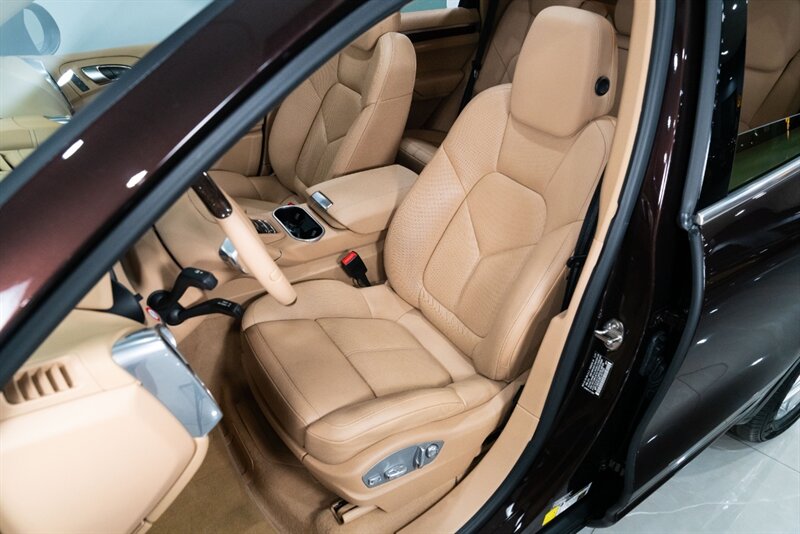2014 Porsche Cayenne S   - Photo 17 - Neptune City, NJ 07753