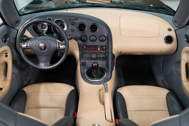2006 Pontiac Solstice   - Photo 11 - Neptune City, NJ 07753