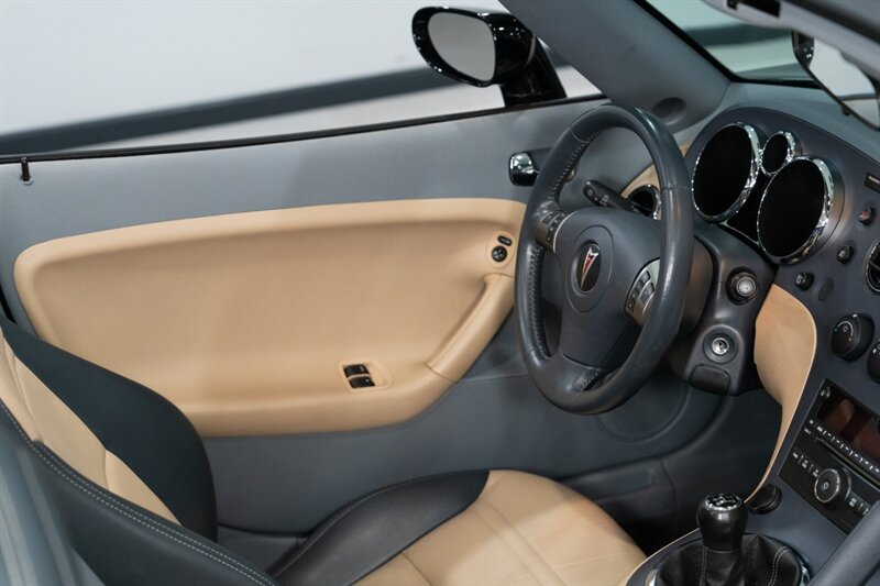 2006 Pontiac Solstice   - Photo 12 - Neptune City, NJ 07753