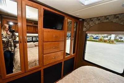 2018 Coachmen Concord 300DS   - Photo 8 - Grass Valley, CA 95945-5207