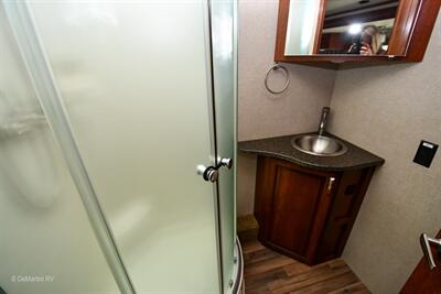 2018 Dynamax Isata 5 4x4 36DS   - Photo 7 - Grass Valley, CA 95945-5207