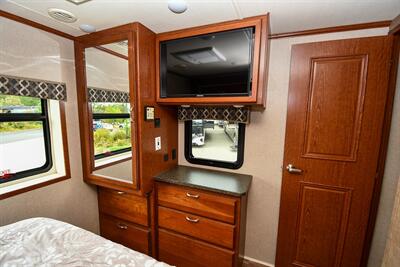 2018 Dynamax Isata 5 4x4 36DS   - Photo 9 - Grass Valley, CA 95945-5207