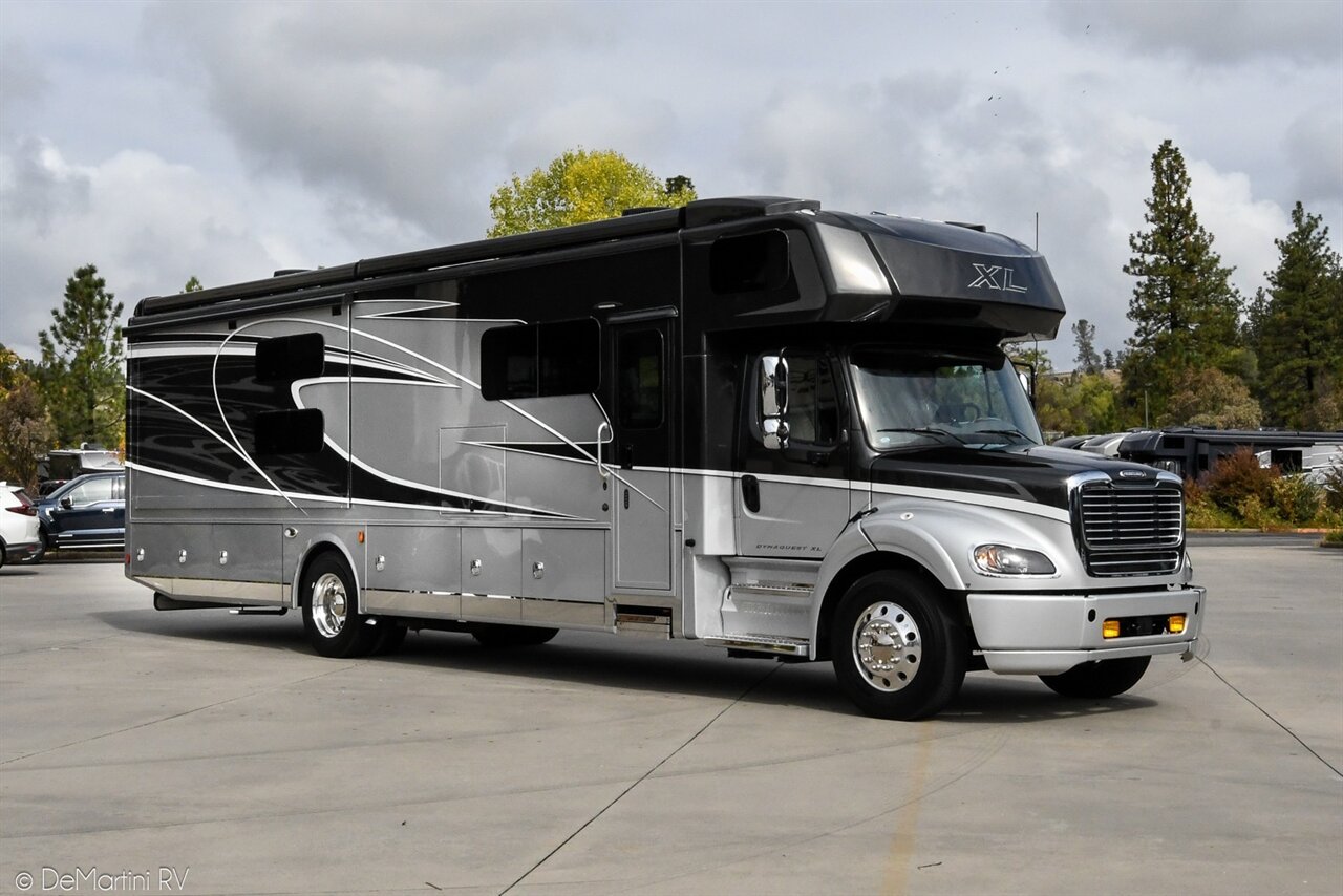 2022 Dynamax Dynaquest XL 3700BD   - Photo 1 - Grass Valley, CA 95945-5207