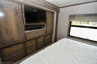 2022 Dynamax Dynaquest XL 3700BD - Photo 8 - Grass Valley, CA 95945-5207