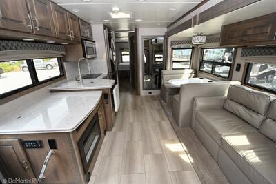 2022 Dynamax Dynaquest XL 3700BD - Photo 3 - Grass Valley, CA 95945-5207