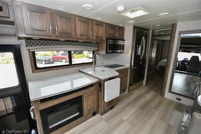 2022 Dynamax Dynaquest XL 3700BD - Photo 5 - Grass Valley, CA 95945-5207