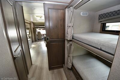 2022 Dynamax Dynaquest XL 3700BD - Photo 9 - Grass Valley, CA 95945-5207