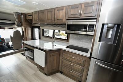 2022 Dynamax Dynaquest XL 3700BD - Photo 13 - Grass Valley, CA 95945-5207