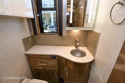 2026 Newmar Essex 4551   - Photo 5 - Grass Valley, CA 95945-5207