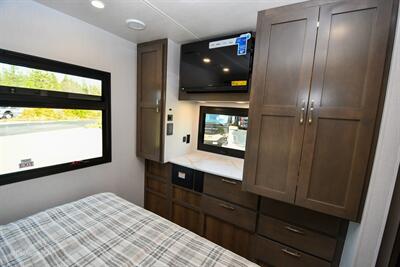 2026 Dynamax Isata 6 31KS   - Photo 9 - Grass Valley, CA 95945-5207