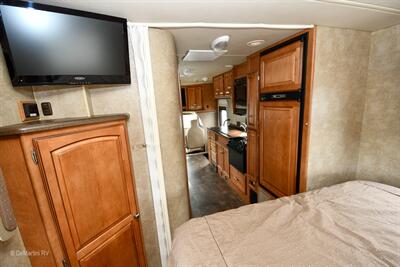 2013 Winnebago Access Premier 26QP   - Photo 8 - Grass Valley, CA 95945-5207