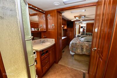 2004 Monaco Windsor 40PST   - Photo 7 - Grass Valley, CA 95945-5207