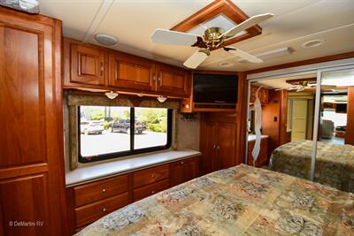 2004 Monaco Windsor 40PST   - Photo 9 - Grass Valley, CA 95945-5207