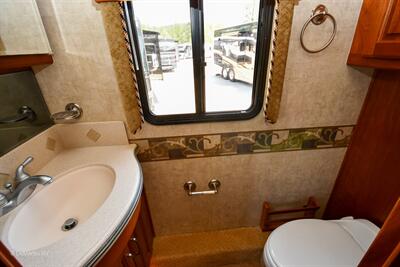 2004 Monaco Windsor 40PST   - Photo 11 - Grass Valley, CA 95945-5207