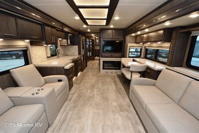 2021 Thor Venetian R40   - Photo 3 - Grass Valley, CA 95945-5207