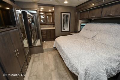 2021 Thor Venetian R40   - Photo 9 - Grass Valley, CA 95945-5207