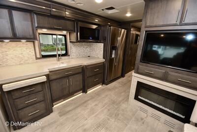 2021 Thor Venetian R40   - Photo 6 - Grass Valley, CA 95945-5207