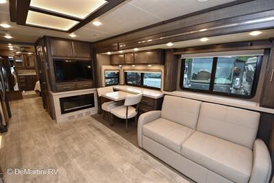 2021 Thor Venetian R40   - Photo 4 - Grass Valley, CA 95945-5207