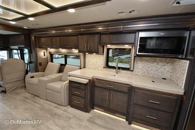 2021 Thor Venetian R40   - Photo 18 - Grass Valley, CA 95945-5207