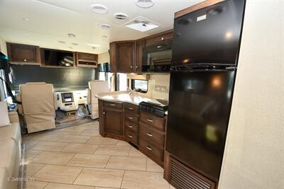 2018 Newmar Bay Star 3124   - Photo 4 - Grass Valley, CA 95945-5207