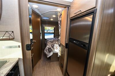 2018 Thor Vegas 25.3   - Photo 14 - Grass Valley, CA 95945-5207