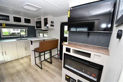 2025 Forest River Surveyor Legend 235FKLE   - Photo 11 - Grass Valley, CA 95945-5207