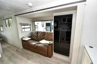 2025 Forest River Surveyor Legend 235FKLE   - Photo 5 - Grass Valley, CA 95945-5207