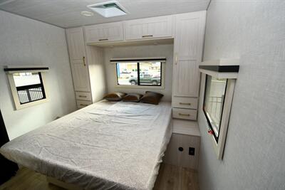 2025 Forest River Surveyor Legend 235FKLE   - Photo 8 - Grass Valley, CA 95945-5207