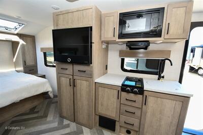 2022 Ember Overland Series 201FBQ - Photo 6 - Grass Valley, CA 95945-5207