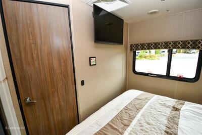 2016 Dynamax Isata 3 24FW - Photo 8 - Grass Valley, CA 95945-5207