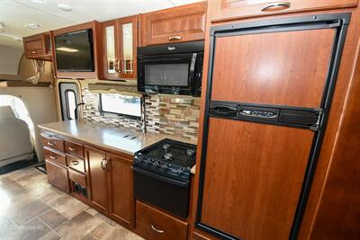 2016 Thor Chateau 31L   - Photo 13 - Grass Valley, CA 95945-5207