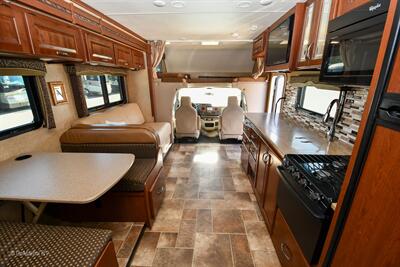 2016 Thor Chateau 31L   - Photo 11 - Grass Valley, CA 95945-5207