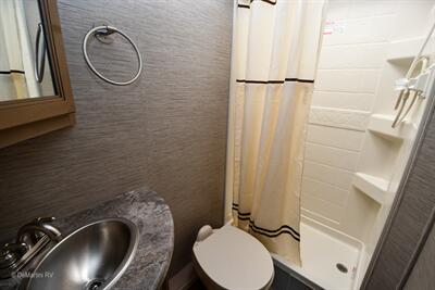 2021 Thor Chateau 22B   - Photo 8 - Grass Valley, CA 95945-5207