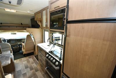 2021 Thor Chateau 22B   - Photo 12 - Grass Valley, CA 95945-5207