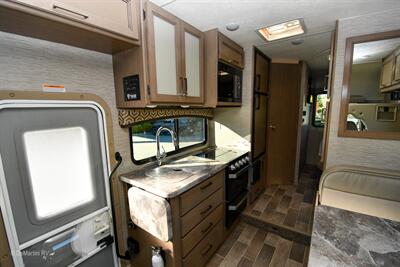 2021 Thor Chateau 22B   - Photo 5 - Grass Valley, CA 95945-5207