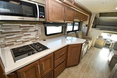 2022 Thor Omni SV34 - Photo 4 - Grass Valley, CA 95945-5207