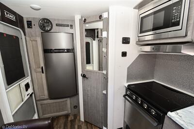 2020 Lance Travel Trailer 1475   - Photo 9 - Grass Valley, CA 95945-5207