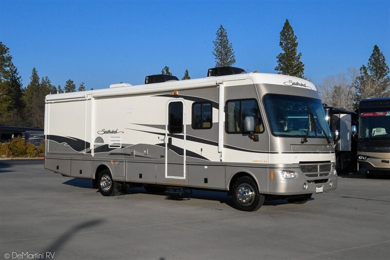 2003 Fleetwood Southwind 32V  