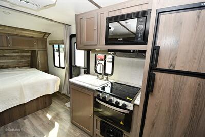 2021 Gulf Stream Envision SVT 21QBS   - Photo 10 - Grass Valley, CA 95945-5207