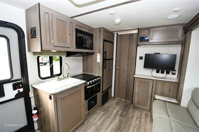 2021 Gulf Stream Envision SVT 21QBS   - Photo 6 - Grass Valley, CA 95945-5207