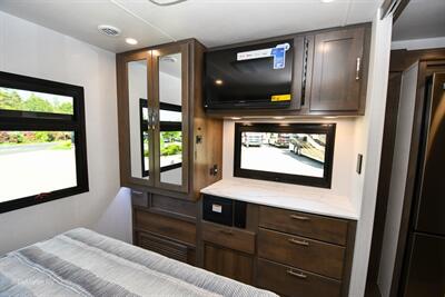 2026 Dynamax Isata 6 4x4 31KS   - Photo 9 - Grass Valley, CA 95945-5207