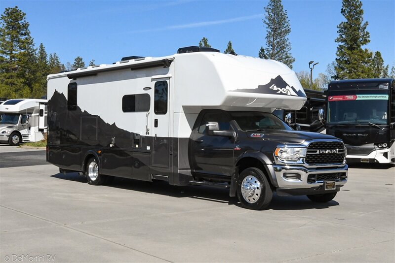 2025 Dynamax Isata 5 4x4 30FW  